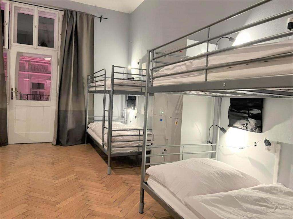Globe Hostel Prague Adults Only Exterior photo